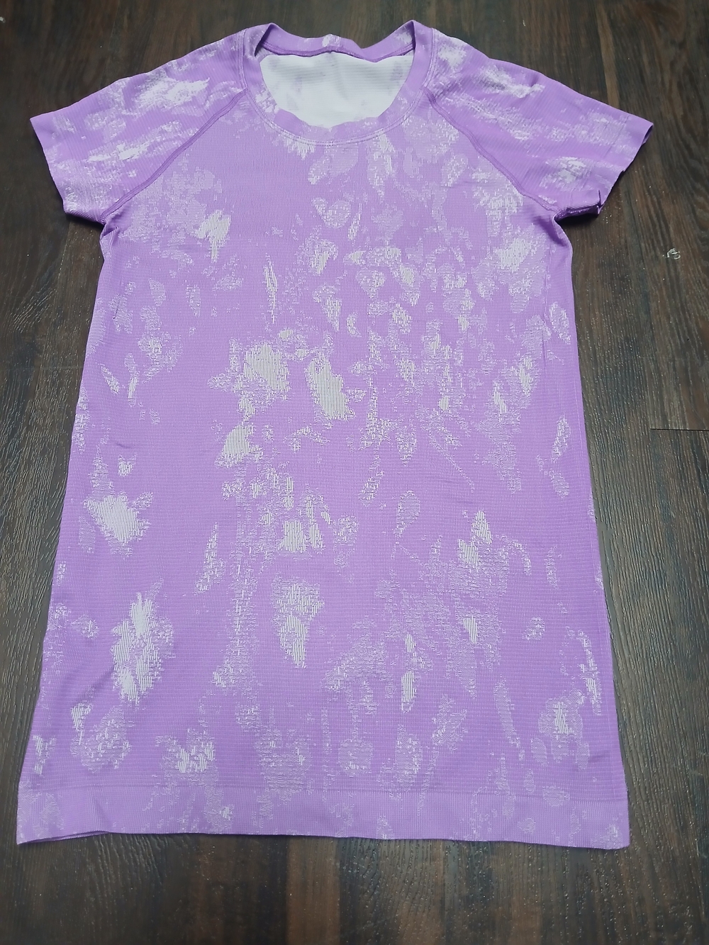 lululemon athletica Lavender Tie-Dye Short Sleeve Crew Tee - Picture 4 of 5